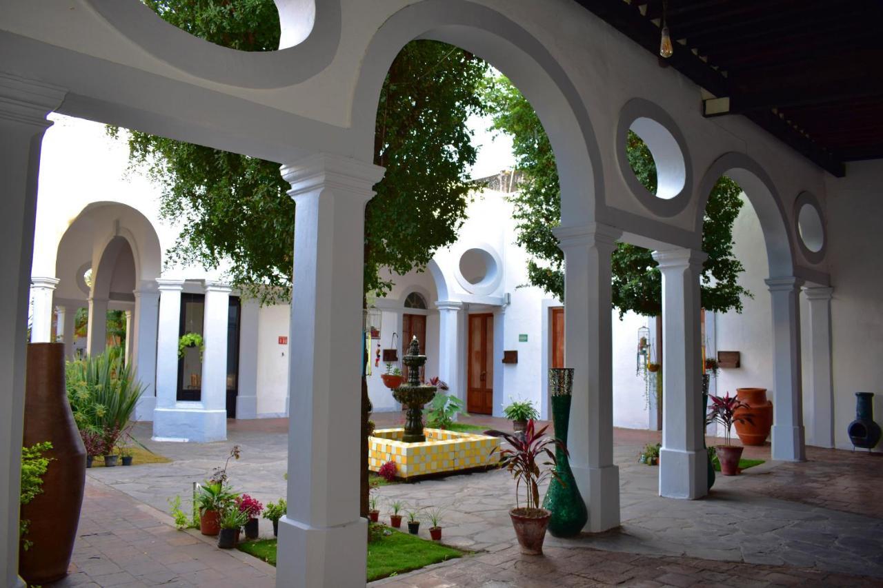 Hotel Tlaquepaque Pueblito Esterno foto